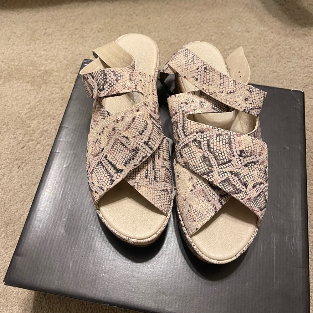 Matisse Beige and Black Snakeskin Sandals